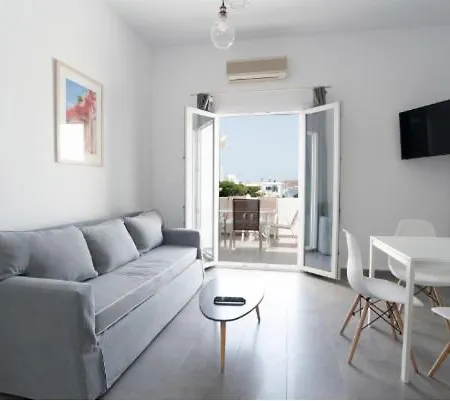 Nomad * Parikia (Paros)